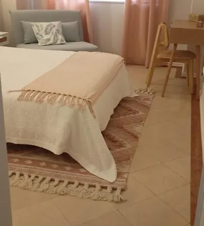Bella Estrela Αλμπουφέιρα